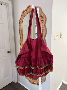 Natural Life / NWT Solid Ruffle Tote Bag burgundy cranberry shade